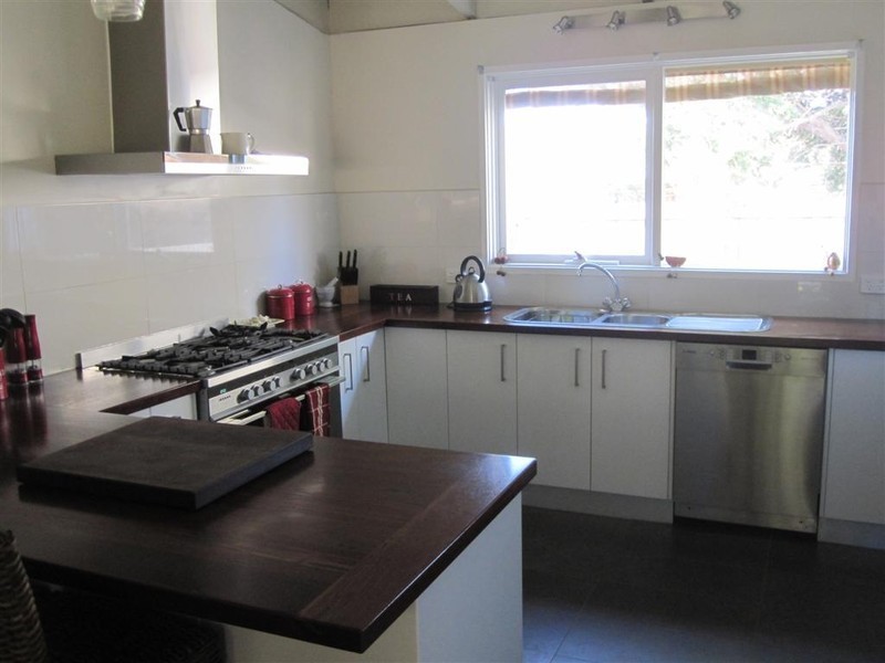 2 LAUREL COURT, Sunbury VIC 3429