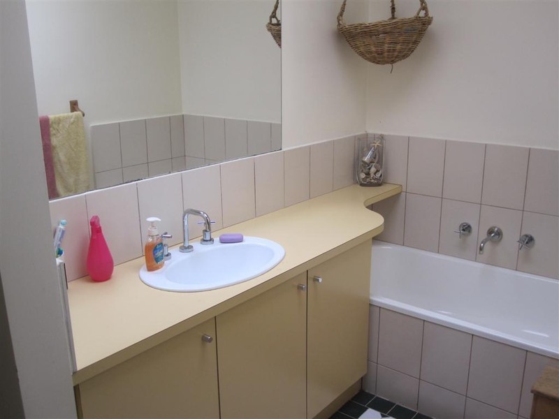 2 LAUREL COURT, Sunbury VIC 3429