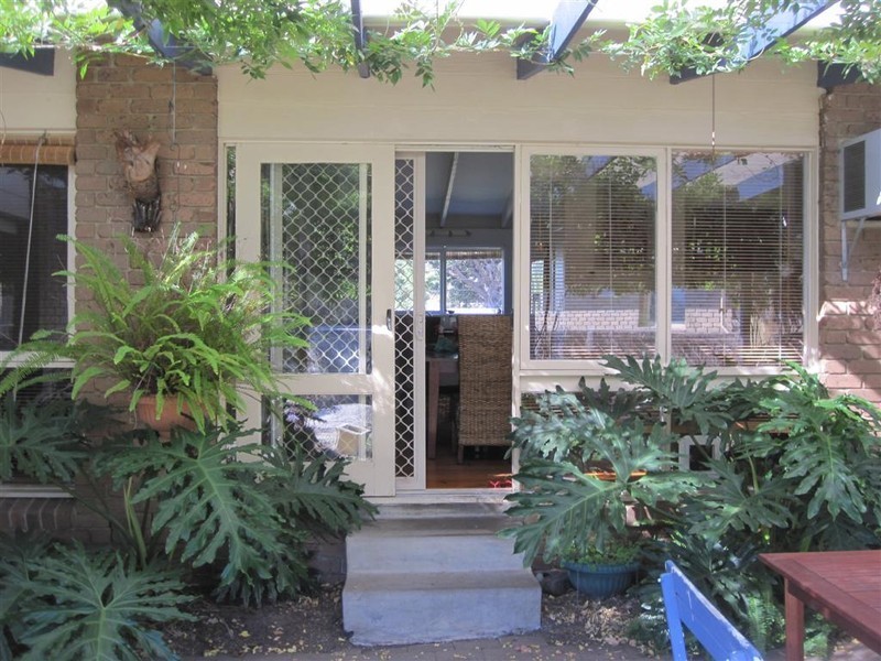 2 LAUREL COURT, Sunbury VIC 3429