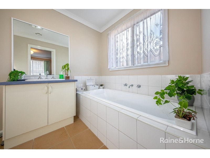 75 Cover drive, Sunbury VIC 3429