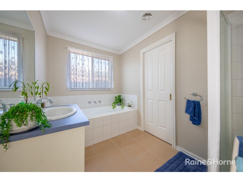 75 Cover drive, Sunbury VIC 3429