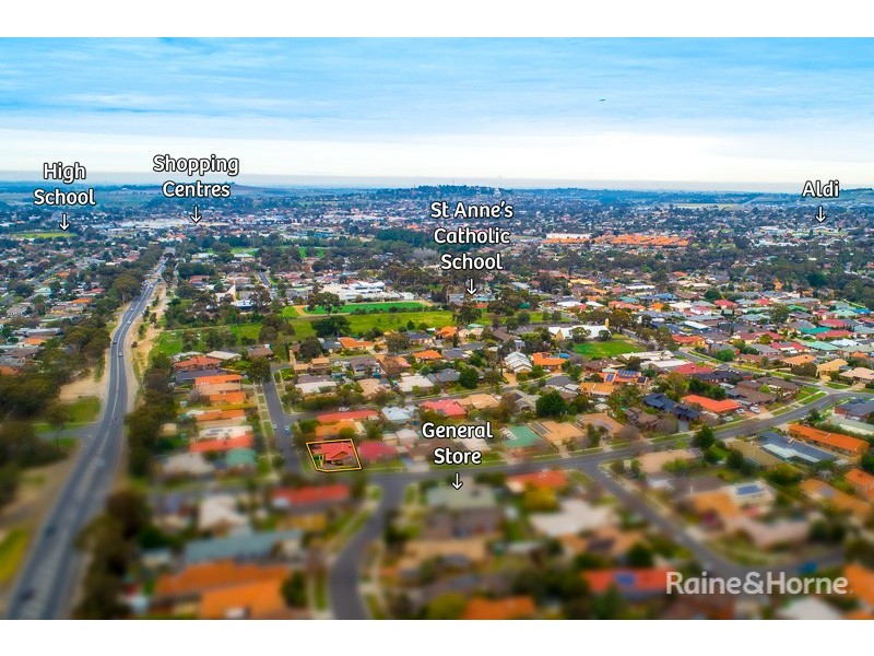 5 Strathearn Dr, Sunbury VIC 3429