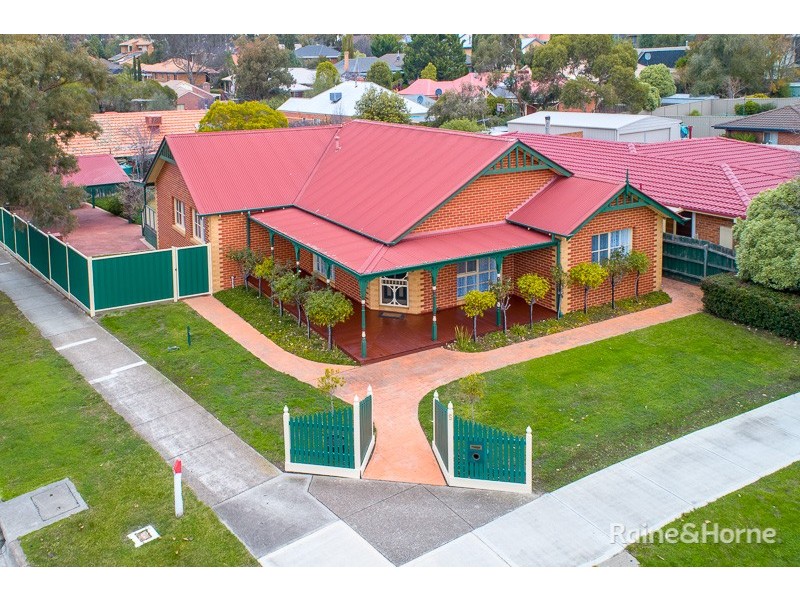 5 Strathearn Dr, Sunbury VIC 3429
