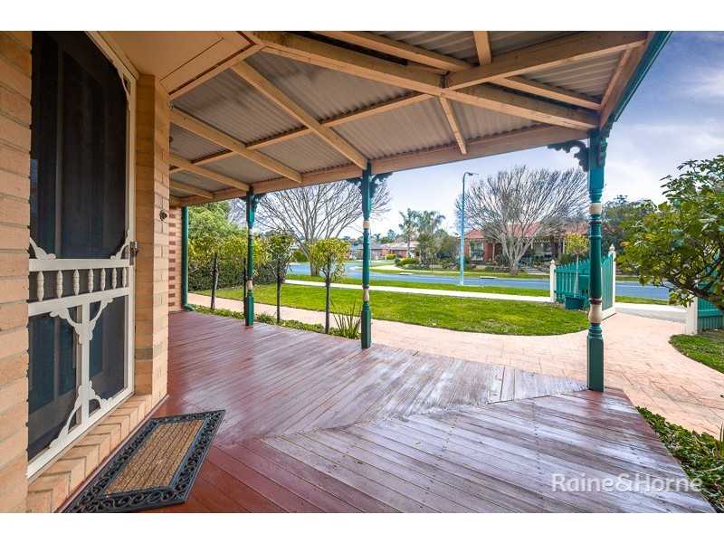 5 Strathearn Dr, Sunbury VIC 3429