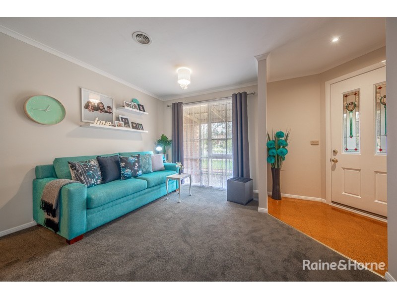 5 Strathearn Dr, Sunbury VIC 3429