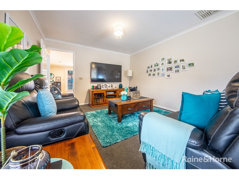 5 Strathearn Dr, Sunbury VIC 3429