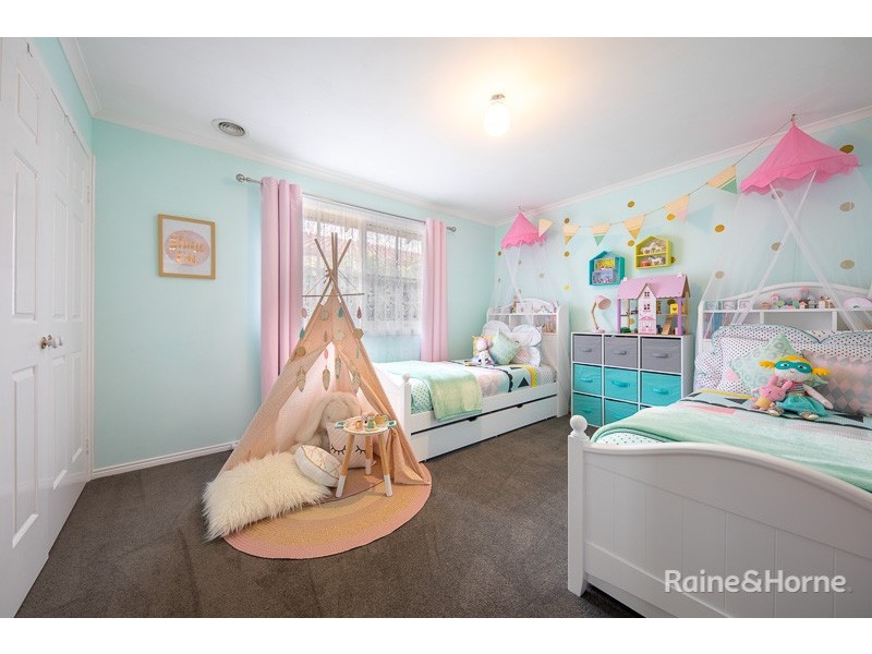 5 Strathearn Dr, Sunbury VIC 3429