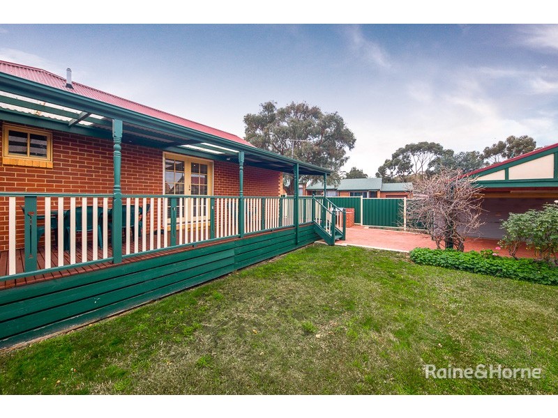 5 Strathearn Dr, Sunbury VIC 3429