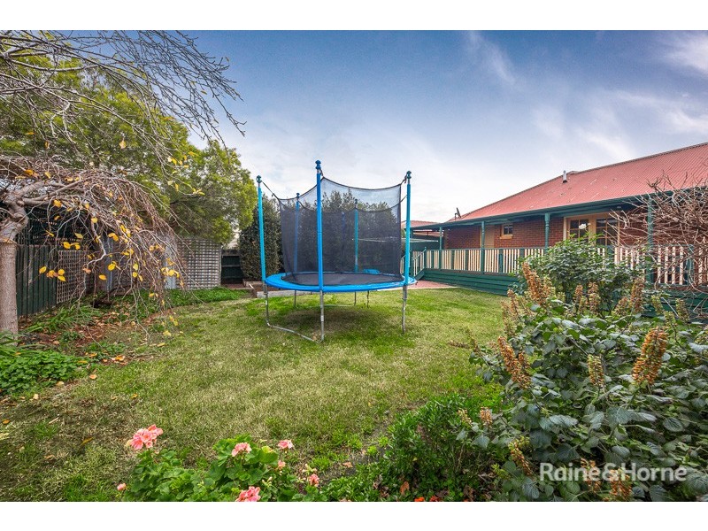 5 Strathearn Dr, Sunbury VIC 3429