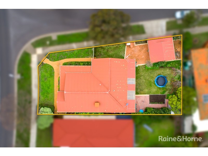 5 Strathearn Dr, Sunbury VIC 3429