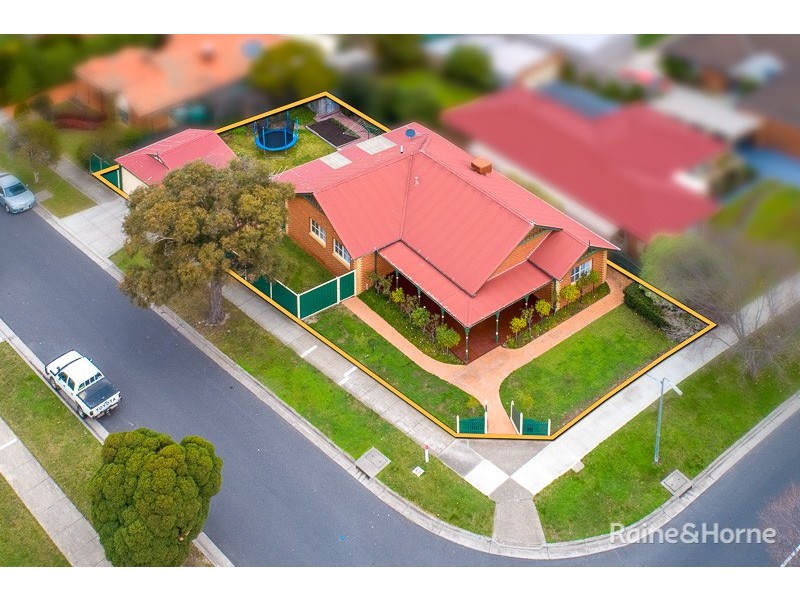 5 Strathearn Dr, Sunbury VIC 3429