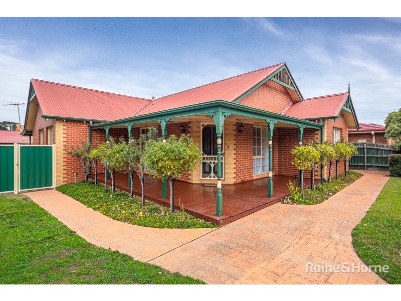 5 Strathearn Dr, Sunbury VIC 3429