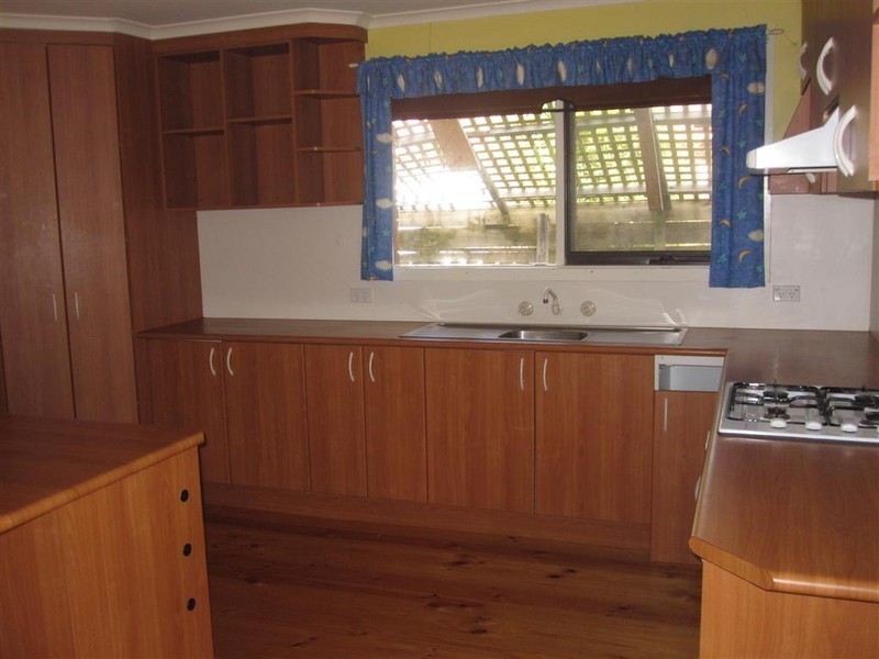 16 GLENEAGLES DRIVE, Sunbury VIC 3429