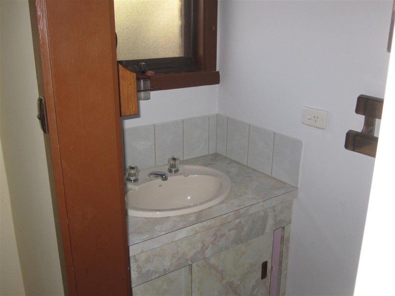 16 GLENEAGLES DRIVE, Sunbury VIC 3429