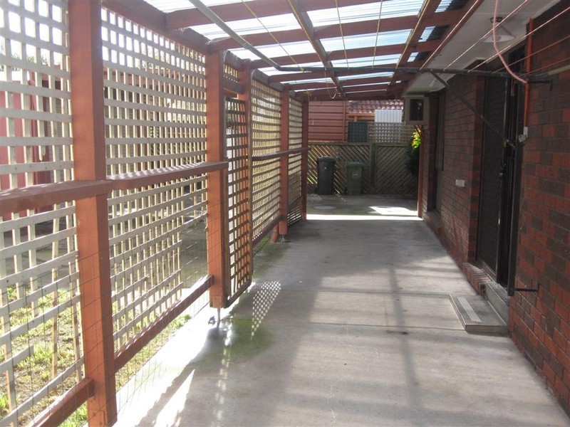 16 GLENEAGLES DRIVE, Sunbury VIC 3429