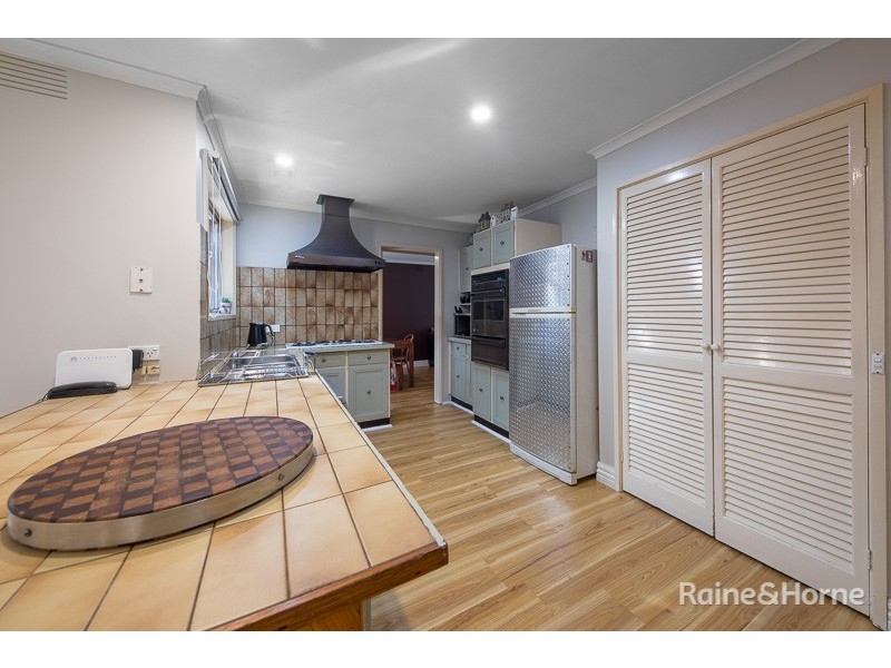 7 Gill Place, Sunbury VIC 3429