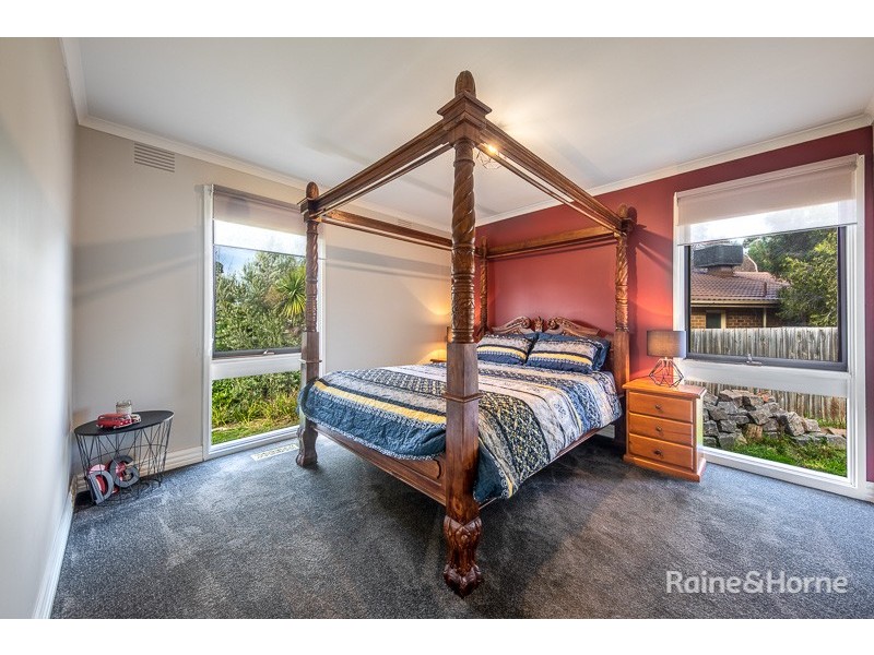 7 Gill Place, Sunbury VIC 3429
