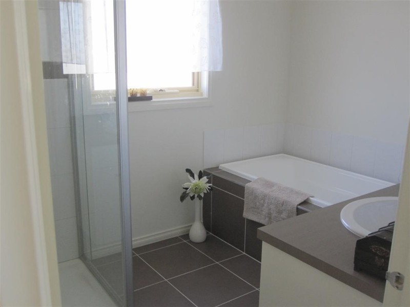 1/141 RESERVOIR ROAD, Sunbury VIC 3429