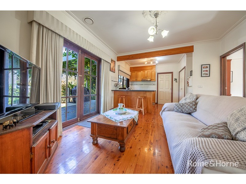 27 Powlett Street, Sunbury VIC 3429