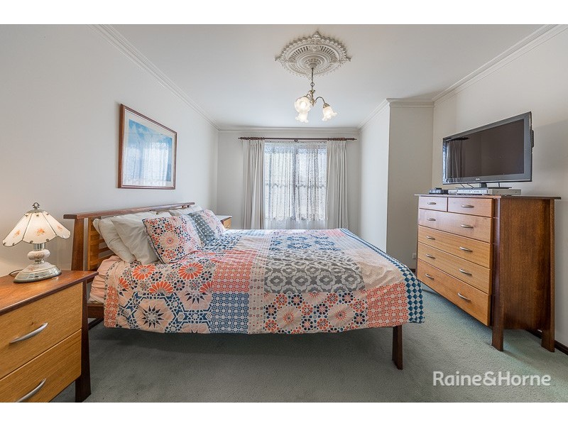 27 Powlett Street, Sunbury VIC 3429