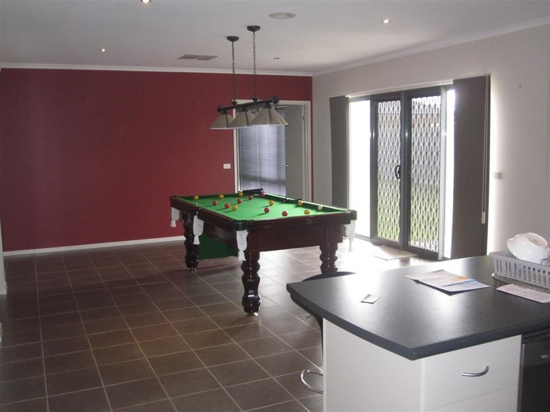 8  SWEEP COURT, Sunbury VIC 3429