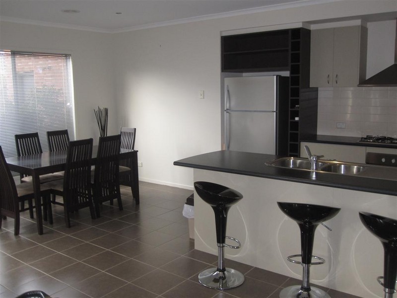 8  SWEEP COURT, Sunbury VIC 3429