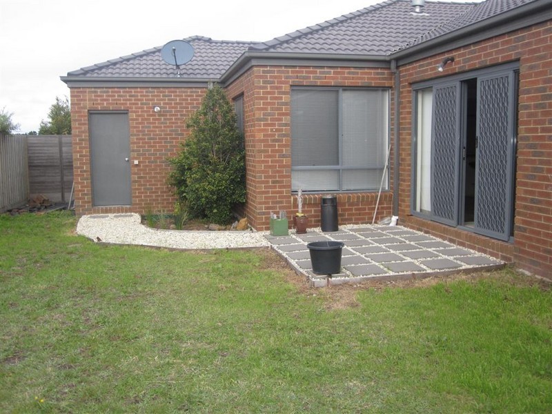 8  SWEEP COURT, Sunbury VIC 3429