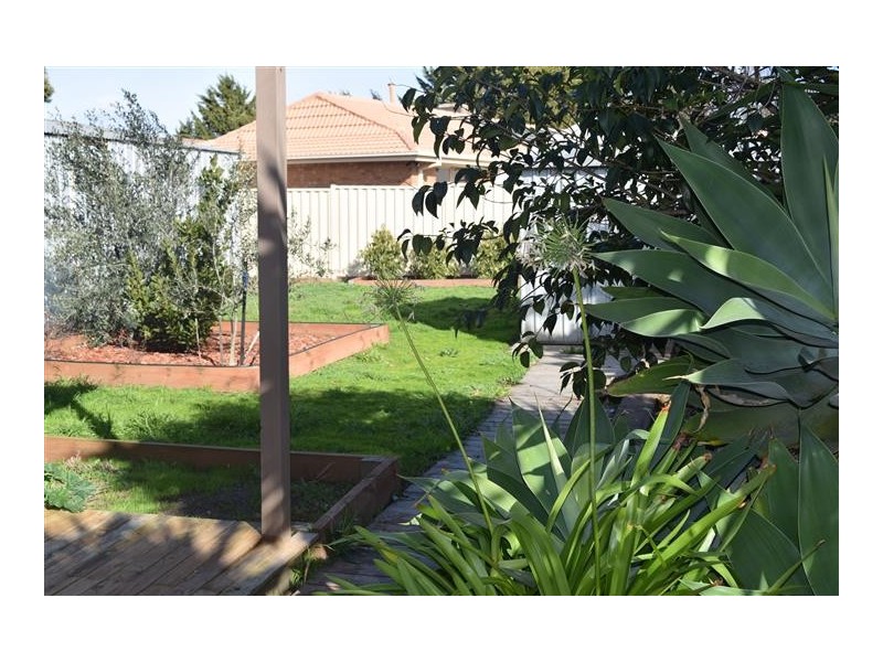 10 Backhaus Avenue, Sunbury VIC 3429