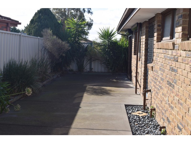 10 Backhaus Avenue, Sunbury VIC 3429