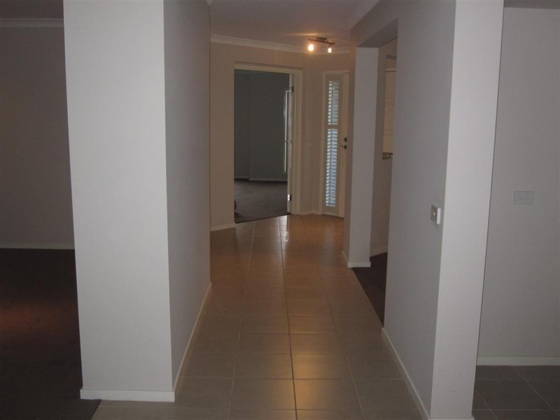 23 CURTIS AVENUE, Sunbury VIC 3429