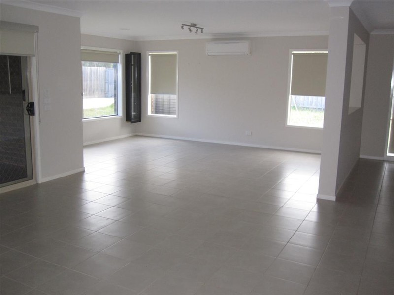 23 CURTIS AVENUE, Sunbury VIC 3429