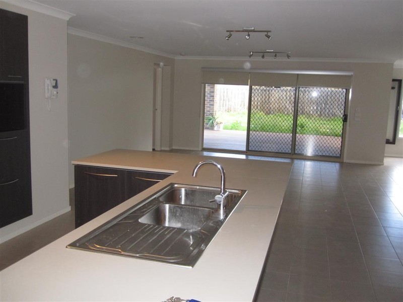 23 CURTIS AVENUE, Sunbury VIC 3429