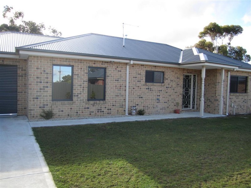 2/24 SUTTON STREET, Riddells Creek VIC 3431