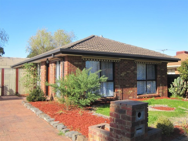 6 FIRESTONE COURT, Sunbury VIC 3429