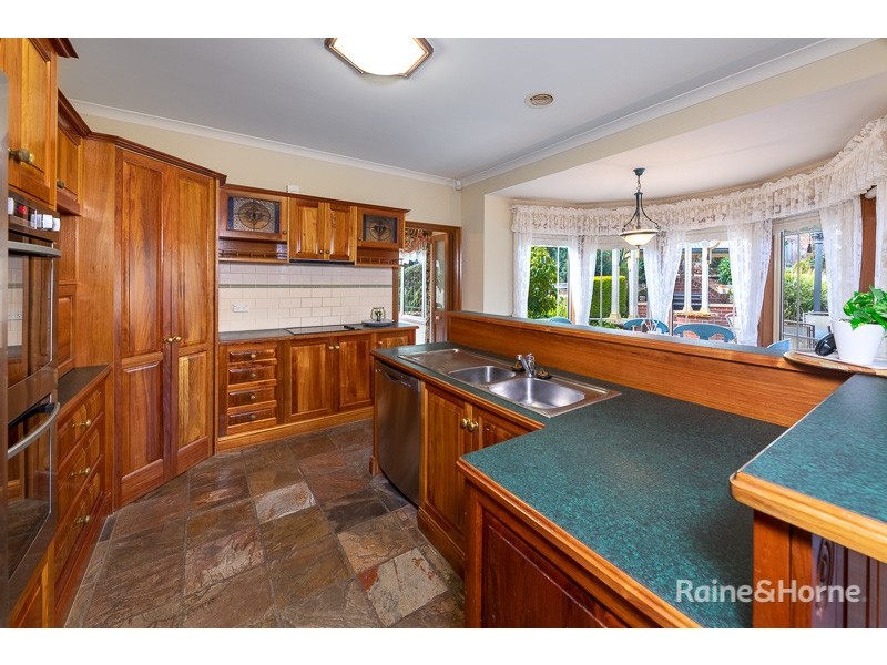 98 Yellowgum Boulevard, Sunbury VIC 3429