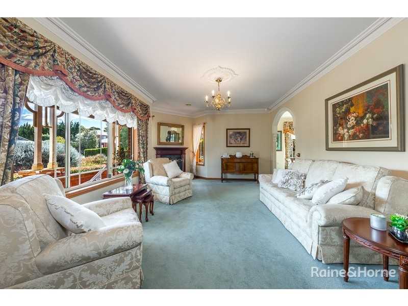 98 Yellowgum Boulevard, Sunbury VIC 3429