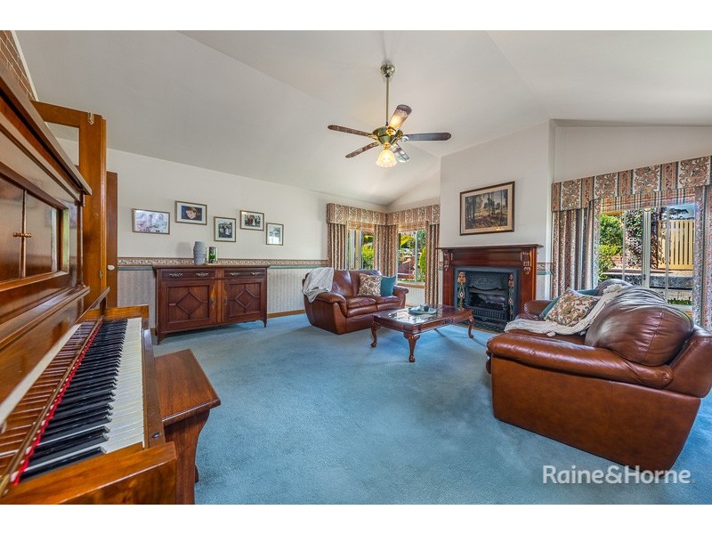 98 Yellowgum Boulevard, Sunbury VIC 3429