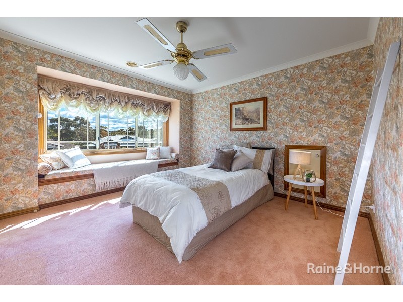 98 Yellowgum Boulevard, Sunbury VIC 3429