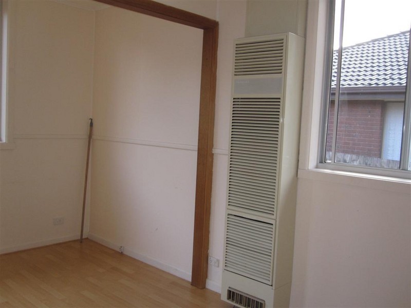 124 RIDDELL ROAD, Sunbury VIC 3429