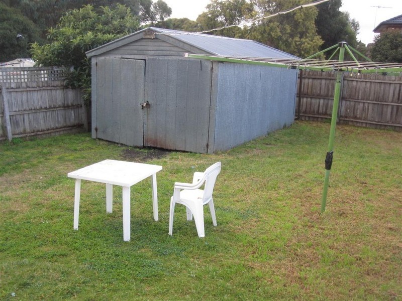 124 RIDDELL ROAD, Sunbury VIC 3429