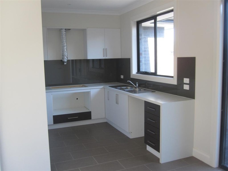 1/160 BIGGS STREET, St Albans VIC 3021