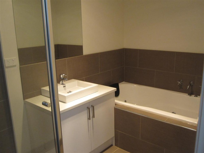 1/160 BIGGS STREET, St Albans VIC 3021