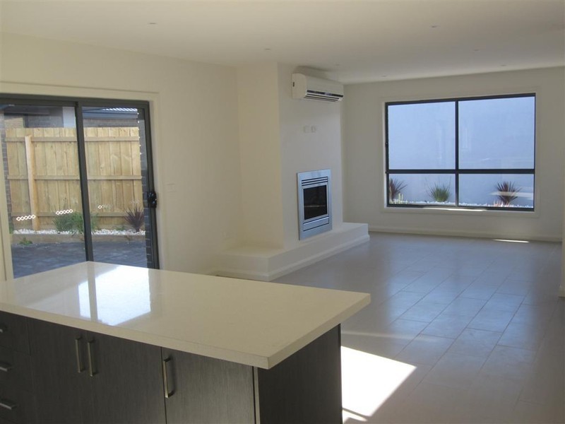 2/160 BIGGS STREET, St Albans VIC 3021