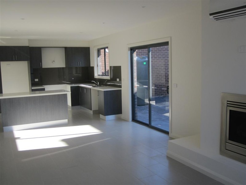 2/160 BIGGS STREET, St Albans VIC 3021