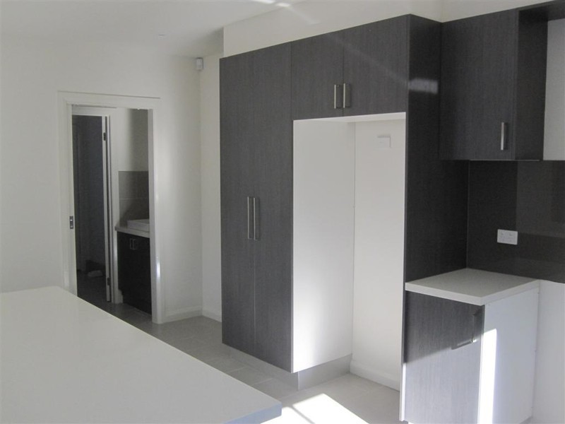 2/160 BIGGS STREET, St Albans VIC 3021