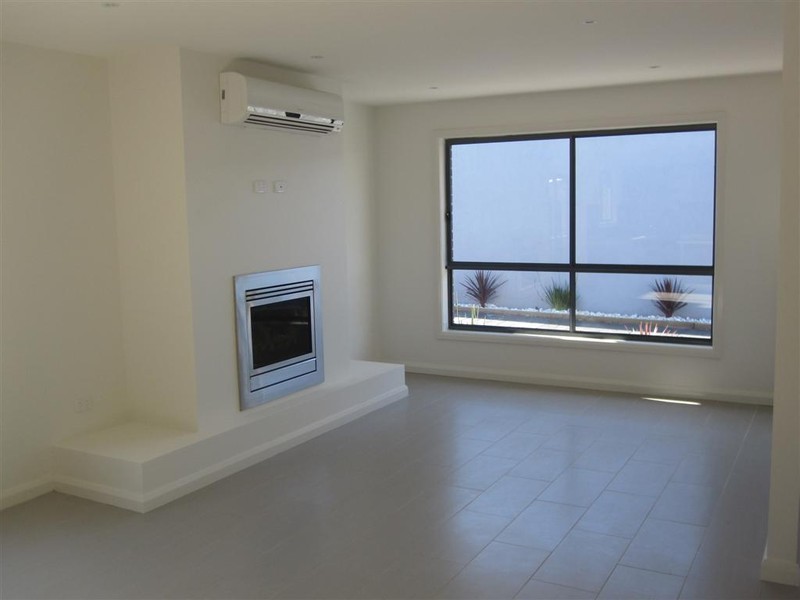 2/160 BIGGS STREET, St Albans VIC 3021