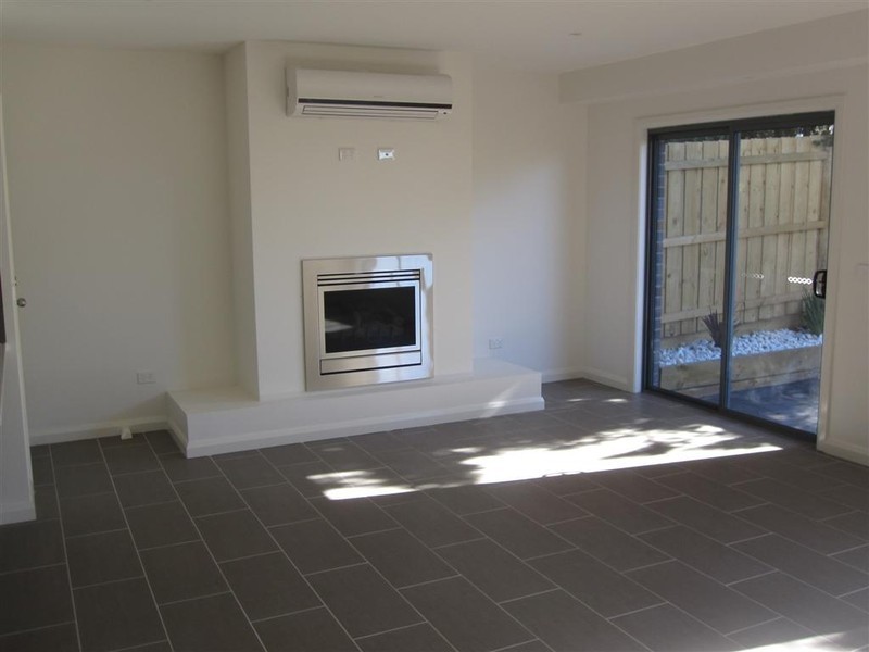 2/160 BIGGS STREET, St Albans VIC 3021