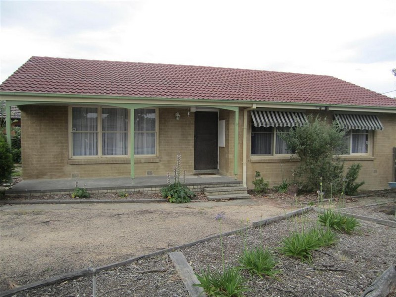 2 DRYSDALE STREET, Sunbury VIC 3429