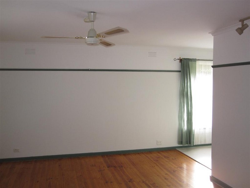 2 DRYSDALE STREET, Sunbury VIC 3429