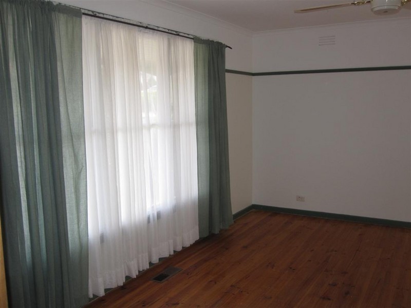 2 DRYSDALE STREET, Sunbury VIC 3429